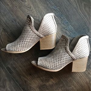 Taupe peep toe booties (so cute 🥺)